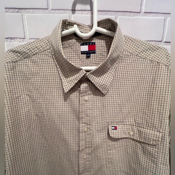 TOMMY Hilfiger men long sleeve button down shirt/size XL - Picture 2 of 9